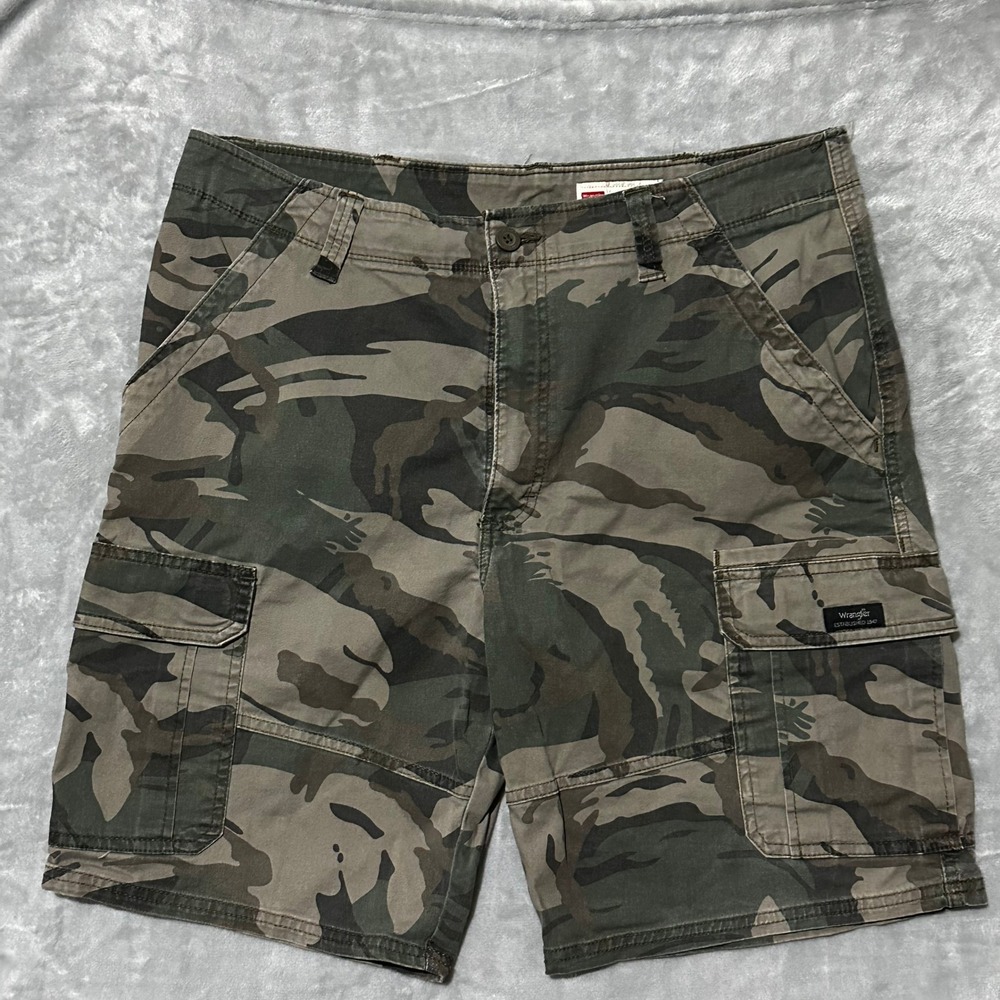 Wrangler Mens Cargo Shorts Bundle 2 Pair Khaki Tan and Camo Size 36 Utility - Picture 6 of 10